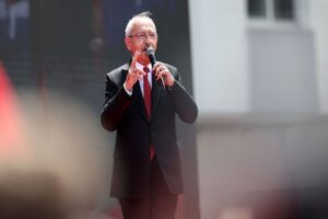 Cumhurbaşkanı adayı Kemal Kılıçdaroğlu, Erzincan'da düzenlenen mitinge katıldı ve yurttaşlara