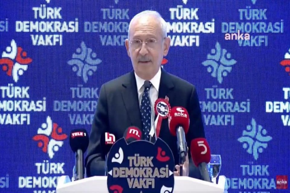 &nbsp; Kemal Kılı&ccedil;daroğlu, &ldquo;T&uuml;rk Demokrasi Vakfı; Yeniden&rdquo; başlıklı toplantıda "Siyaset&ccedil;i