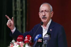 CHP lideri Kemal Kılı&ccedil;daroğlu, bug&uuml;n saat 11.00'de T&Uuml;İK'e gideceğini duyurdu.
