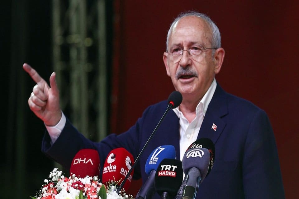 CHP lideri Kemal Kılı&ccedil;daroğlu, bug&uuml;n saat 11.00'de T&Uuml;İK'e gideceğini duyurdu.