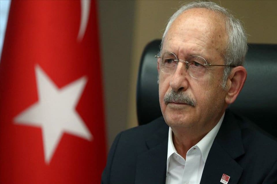 CHP Lideri Kemal Kılı&ccedil;daroğlu, partisinin Van'da ger&ccedil;ekleşen Belediye Başkanları &Ccedil;alıştayı'nda