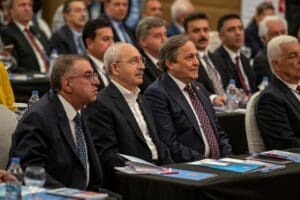 Partisinin 11'i b&uuml;y&uuml;kşehir olmak &uuml;zere 225 belediye başkanının katıldığı 'Belediye