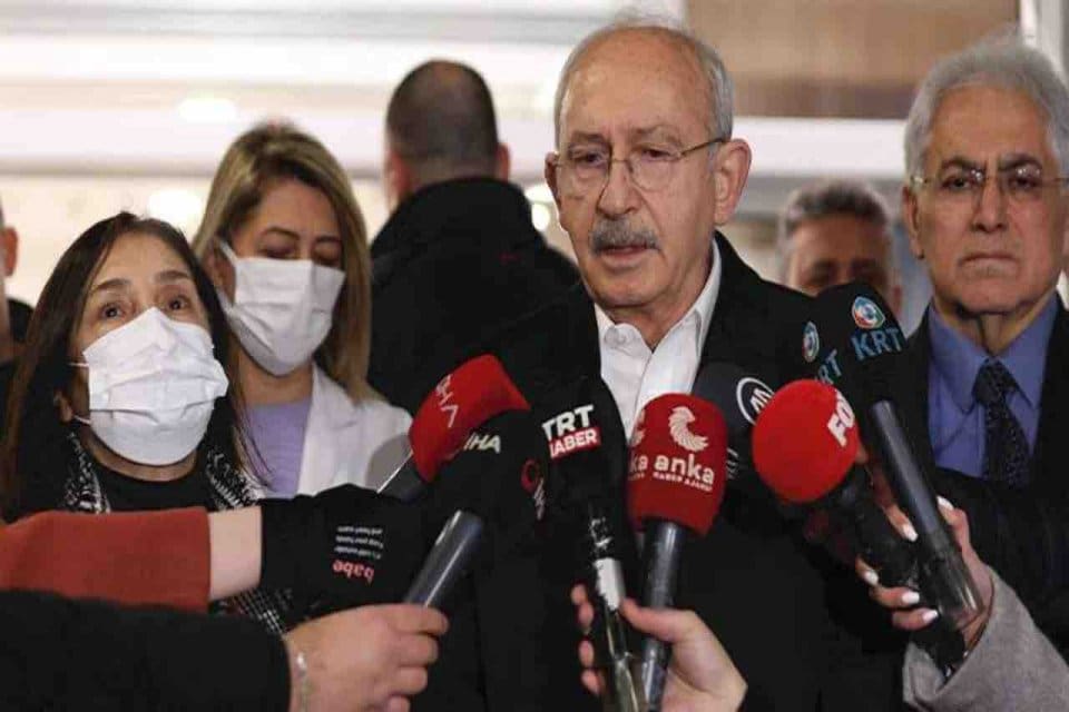CHP Genel Başkanı Kemal Kılı&ccedil;daroğlu, Malatya'da yaptığı a&ccedil;ıklamada deprem b&ouml;lgesinde