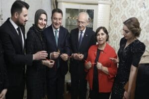 CHP Genel Başkanı Kemal Kılı&ccedil;daroğlu ve DEVA Partisi Genel Başkanı