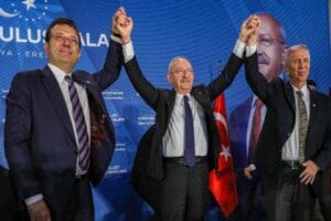 Ardahan ve Kars mitinglerinden sonra Uşak'a giden Kemal Kılı&ccedil;daroğlu, Ekrem