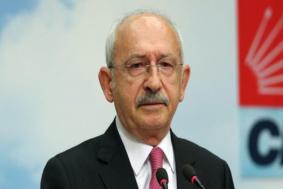 Gen&ccedil;lerin sorunlarıyla ilgili g&uuml;ndemdeki tartışmalara ilişkin a&ccedil;ıklamada bulunan CHP lideri