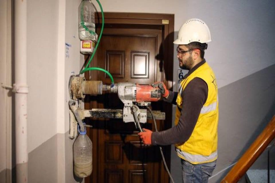 Deprem sonrası konutların sağlamlığı daha fazla sorgulanıyor.. Artık kiracılar eve