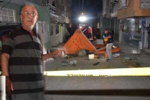 İzmir'in Buca il&ccedil;esinde, uyardığı kiracısı Erol A.'nın (36) eşyalarını sokağa