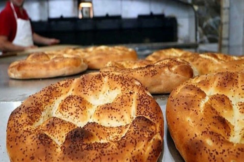 Kiraz Belediyesine ait ekmek fırınında 250 gram ramazan pidesi 1,25