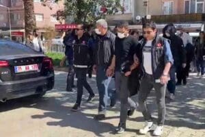 İZMİR'in Kiraz il&ccedil;esinde, polisin d&uuml;zenlediği operasyonda uyuşturucu ticareti yaptığı belirlenen