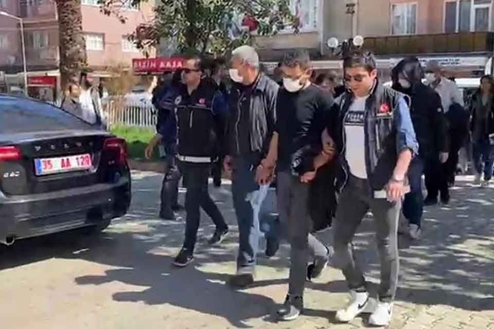 İZMİR'in Kiraz il&ccedil;esinde, polisin d&uuml;zenlediği operasyonda uyuşturucu ticareti yaptığı belirlenen