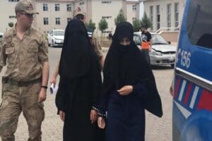 Ter&ouml;r &ouml;rg&uuml;t&uuml; IŞİD'e &uuml;ye olduğu gerek&ccedil;esiyle Interpol tarafından kırmızı b&uuml;ltenle