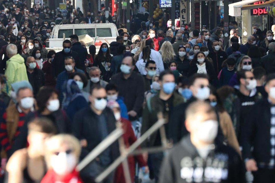 Bir aylık kademeli normalleşme s&uuml;recinde vakaların hızla artması il bazlı