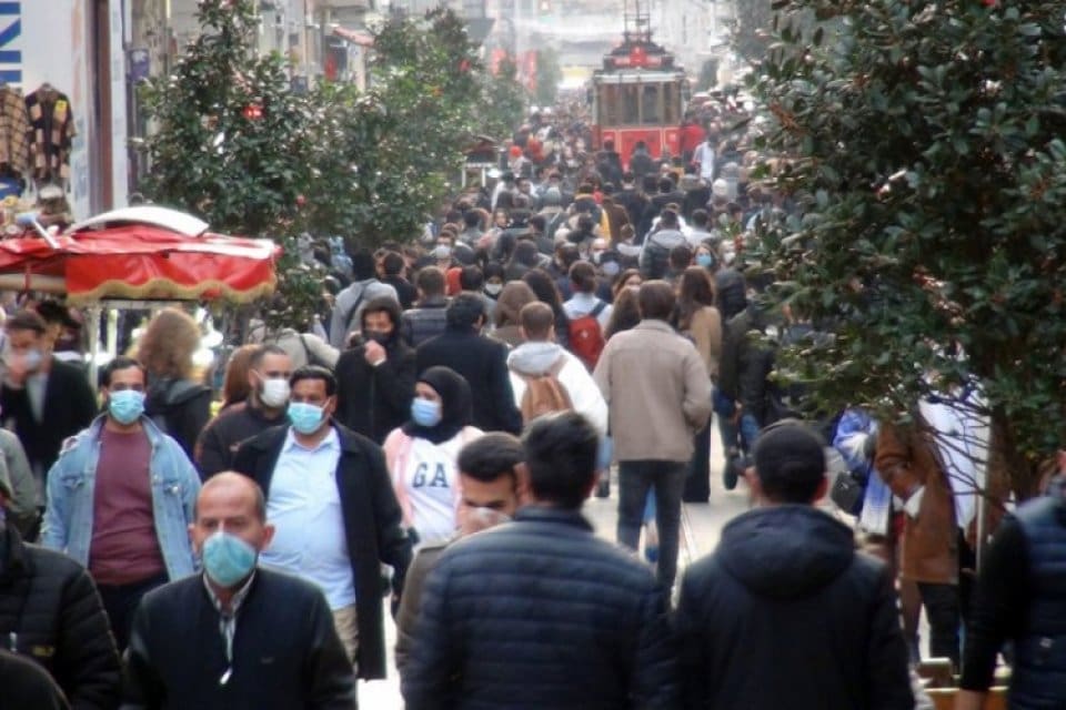 Bir aylık kademeli normalleşme s&uuml;recinde vakaların hızla artması il bazlı