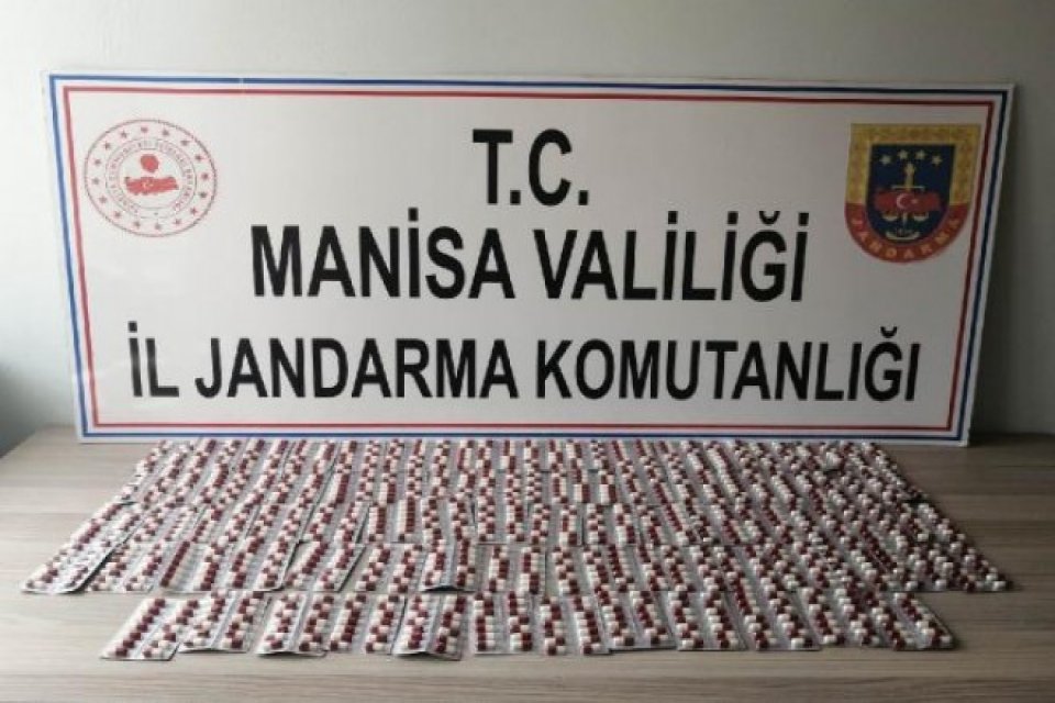 Manisa'da, sokağa &ccedil;ıkma kısıtlamasında seyyar manav kamyoneti i&ccedil;erisinde uyuşturucu madde