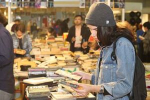 Kağıt fiyatlarının neredeyse ikiye katlanmasının ardından kitap fiyatlarına en az