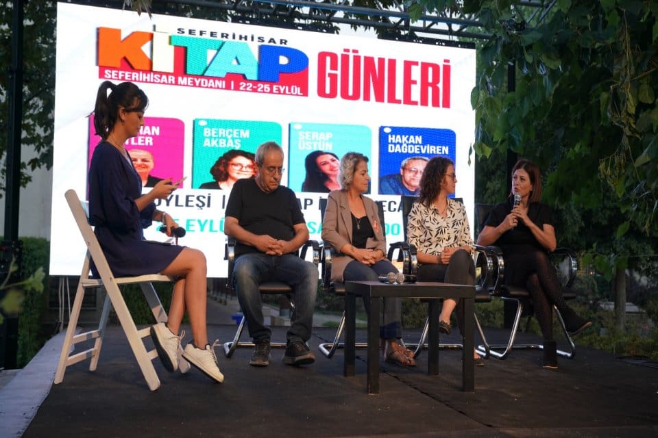 1.Seferihisar Kitap G&uuml;nleri sona erdi. Edebiyat d&uuml;nyasını ve kitapseverleri buluşturan