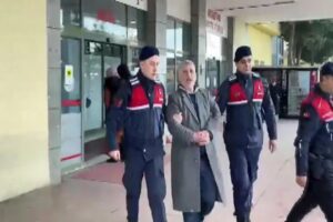 Ey&uuml;psultan'da 20 yıl &ouml;nce kız kardeşini &ouml;ld&uuml;rd&uuml;ğ&uuml; gerek&ccedil;esiyle hakkında 30