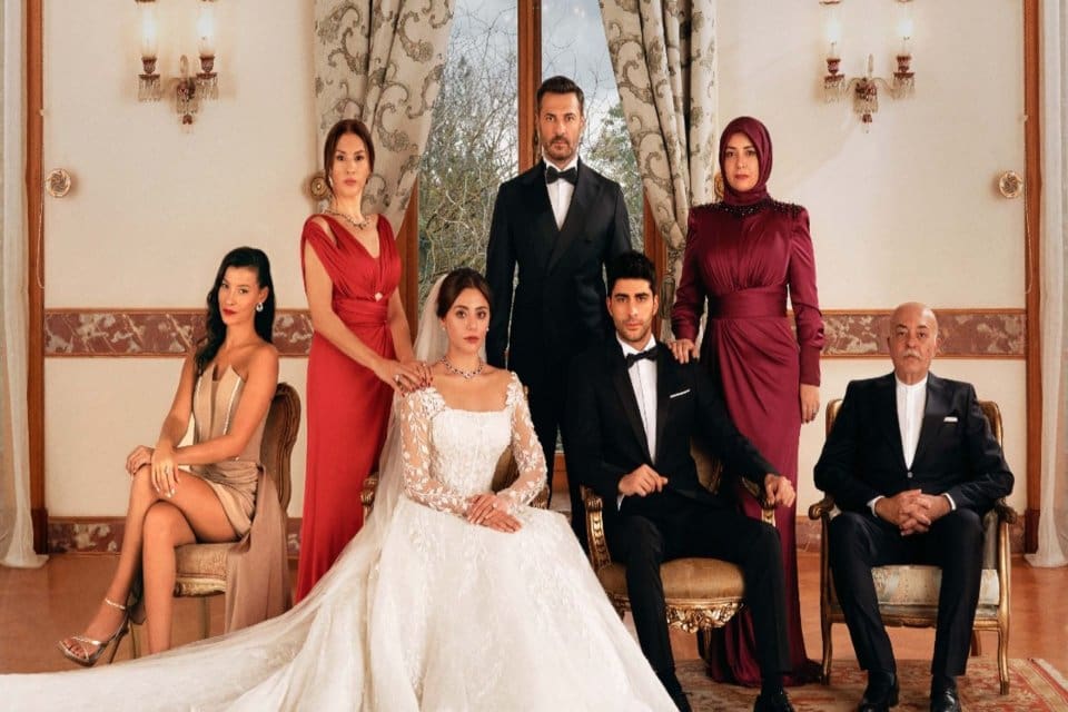Show TV'de yayınlanan Kızılcık Şerbeti dizisine 'kadına şiddet' gerek&ccedil;esiyle Radyo