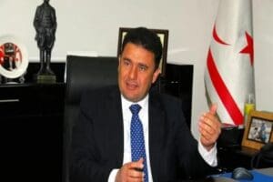 Kuzey Kıbrıs T&uuml;rk Cumhuriyeti (KKTC) Başbakanı Ersan Saner, Meclis&rsquo;te yaşanan