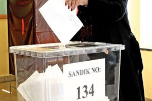 KKTC parlamento seçimlerinde adayların vaatlerinden çok bazı seçmenlerin şaşkınlık veren
