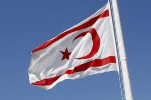 KKTC'de h&uuml;k&uuml;metin istifası cumhurbaşkanı Ersin Tatar tarafından kabul edildi. KKTC'de