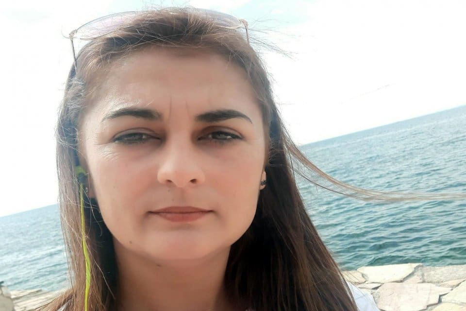 İZMİR'in Dikili il&ccedil;esinde Hanife &Ccedil;akıcı (33), s&uuml;rekli şiddet g&ouml;rd&uuml;ğ&uuml; 16