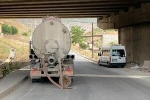 Yapımı s&uuml;ren İzmir Şehir Hastanesi&rsquo;nin şantiyesine ait atık suların vidanj&ouml;rlerle