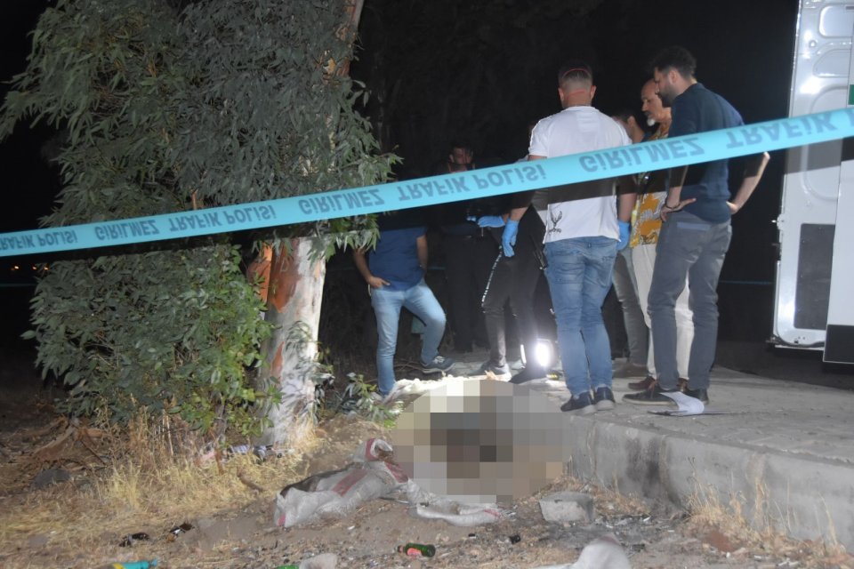 MUĞLA'nın Bodrum il&ccedil;esinde, i&ccedil;i toprak dolu &ccedil;uvalın i&ccedil;erisinde kimliği belirlenemeyen