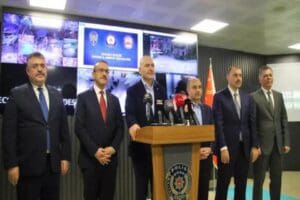 Kocaeli K&ouml;k&uuml;n&uuml; Kurutma Operasyonu'na ilişkin konuşan İ&ccedil;işleri Bakanı&nbsp;S&uuml;leyman Soylu, "Toplamda