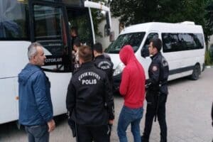 Adana ve Samsun merkezli d&uuml;zenlenen "K&ouml;k&uuml;n&uuml; Kurutma Operasyonu" kapsamında g&ouml;zaltına