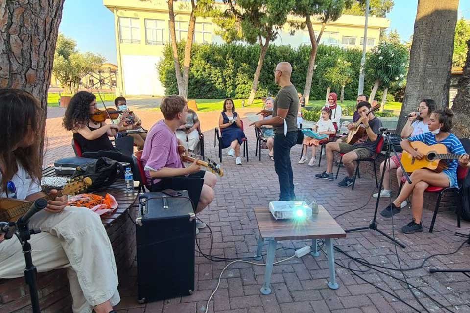 İzmir B&uuml;y&uuml;kşehir Belediye Başkanı Tun&ccedil; Soyer&rsquo;in İzmir&rsquo;i bir k&uuml;lt&uuml;r sanat