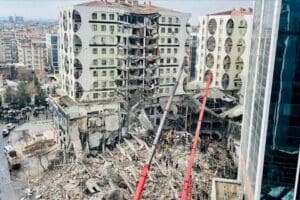 Kahramanmaraş merkezli depremlerde Diyarbakır'da yıkılan Diyar Galeria İş Merkezi'nin m&uuml;lk