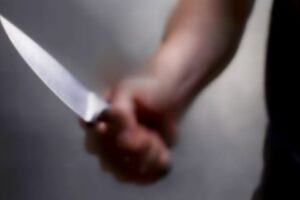 İzmir'in Bayındır ilçesinde, M.B. (36) tartıştığı komşusu Eray Umutlu'yu (46)