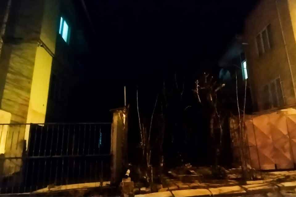 UŞAK'ta, bah&ccedil;ede beslenen k&ouml;pekler nedeniyle iki komşu arasında &ccedil;ıkan kavgada