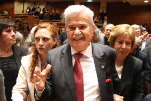 Dikili’nin unutulmaz belediye başkanı Osman Özgüven’in yaşamını anlatan belgeselin galası