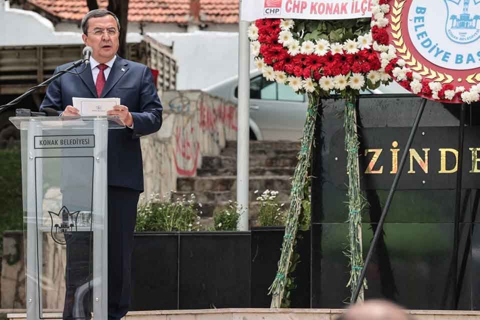 Konak Belediyesi&rsquo;nin G&uuml;ltepe Meydanı Atat&uuml;rk Anıtı &ouml;n&uuml;nde d&uuml;zenlediği 19 Mayıs