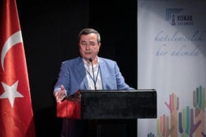 Konak Belediye Başkanı Abd&uuml;l Batur, Konak Kent Konseyi&rsquo;nin genel kurulunda