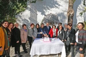 Konak Belediyesi&rsquo;nin 32 m&uuml;d&uuml;rl&uuml;ğ&uuml;n&uuml;n 16&rsquo;sında, m&uuml;d&uuml;r koltuğunda kadınlar oturuyor.&nbsp; 8