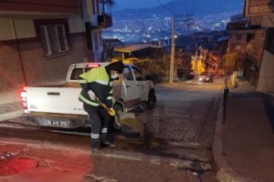 Konak Belediyesi, soğuk hava şartlarının getirdiği olumsuzlukları gidermek için tüm