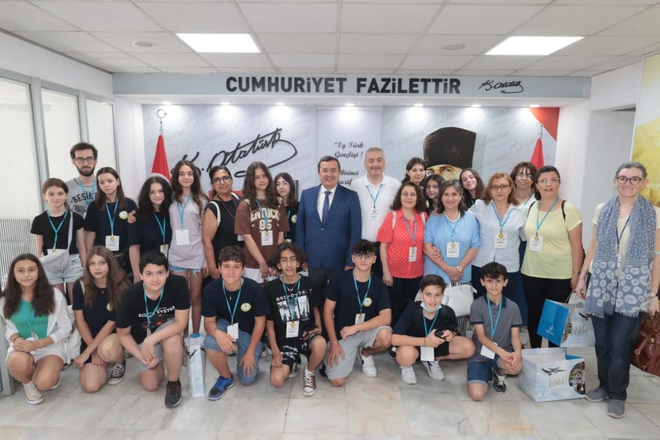 Avrupa Birliği Kardeş Okul projesi kapsamında Konak&rsquo;ta bir araya gelen