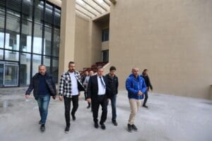 Konak Belediye Başkanı Abd&uuml;l Batur, 1. Kadriye Mahallesi&rsquo;nde yapımı devam
