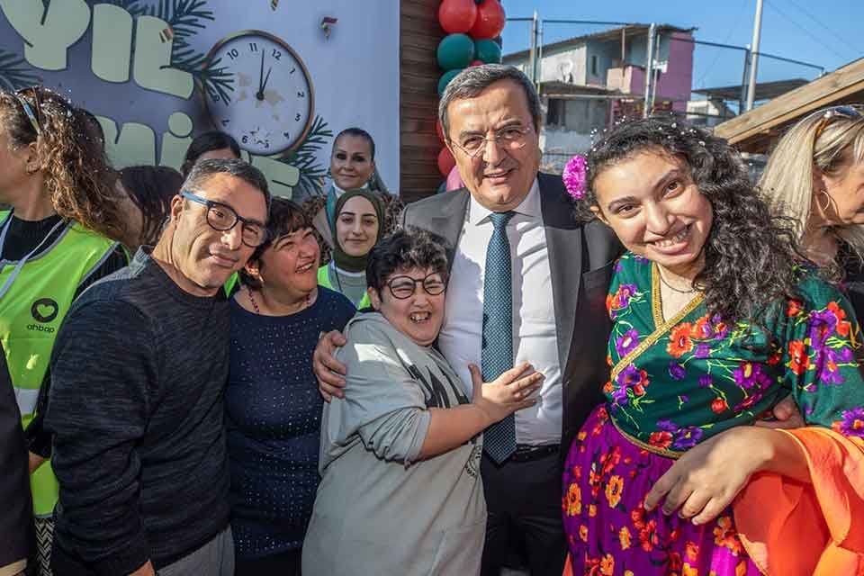 Yeni yıl neşesi engel tanımadı, en &ouml;zel yeni yıl kutlaması