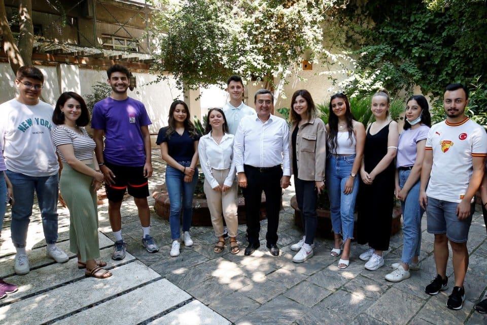 Konak Belediyesi&rsquo;nin gen&ccedil;lerin istihdam olanaklarının ve yerel y&ouml;netimlerde daha &ccedil;ok
