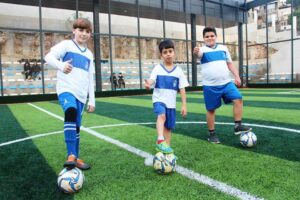 Konak Belediyesi’nin çocuklar için futbol, basketbol, voleybol ve jimnastik alanlarında devam