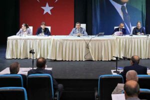 Konak Belediyesi&rsquo;nin kasım ayı ikinci toplantısında konuşan Başkan Batur, yeni