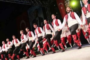 Konak Belediyesi Halk Oyunları Şenliği, iki yıllık pandemi s&uuml;recinin ardından