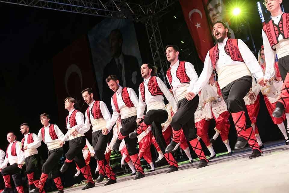 Konak Belediyesi Halk Oyunları Şenliği, iki yıllık pandemi s&uuml;recinin ardından