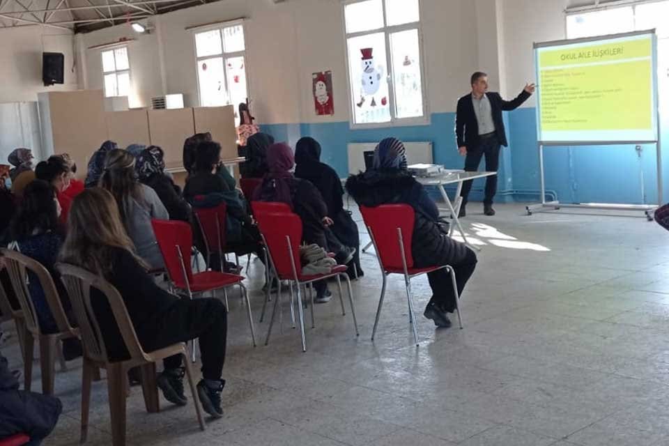 Konak Belediyesi&nbsp; &lsquo;Sağlıklı bir toplumun ilk adımı ailede verilen eğitimle