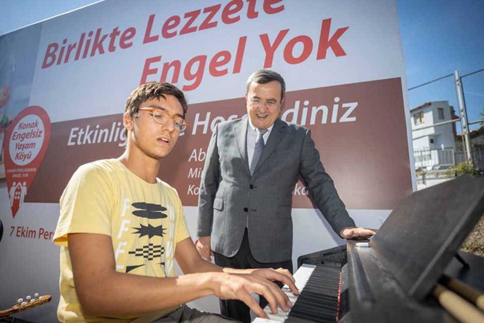 Konak Belediyesi&rsquo;nin, yaşamları d&ouml;n&uuml;şt&uuml;ren projesi Konak Engelsiz Yaşam K&ouml;y&uuml;&rsquo;nde eğitim